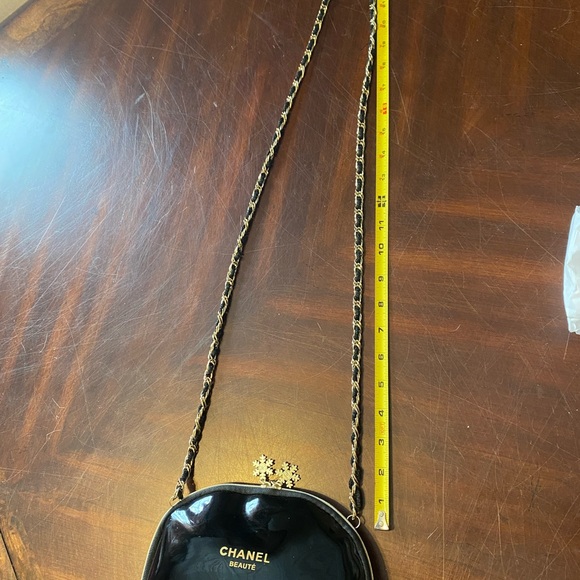 Chanel Beauté Glossy Black and Gold Cosmetic Bag - Picture 12 of 14